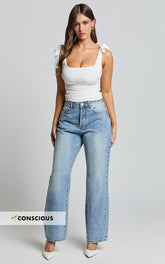 Bowie Jeans - Mid Rise Recycled Relaxed Denim Jeans in Light Blue Wash