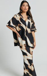 Tabitha Blouse - Oversized Short Sleeve Button Through Blouse in Brown